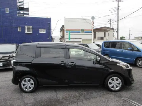 Toyota Sienta