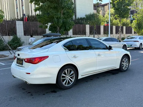 Infiniti Q50L
