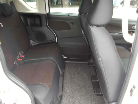 Mitsubishi eK X Space