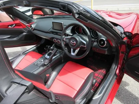 Mazda MX-5 (Roadster)