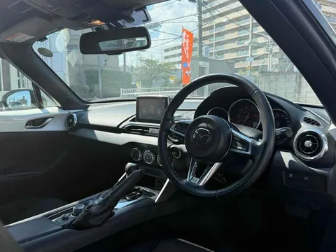 Mazda MX-5 (Roadster)