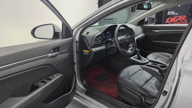 Hyundai Elantra (Avante)