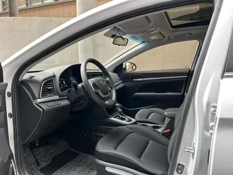 Hyundai Elantra (Avante)