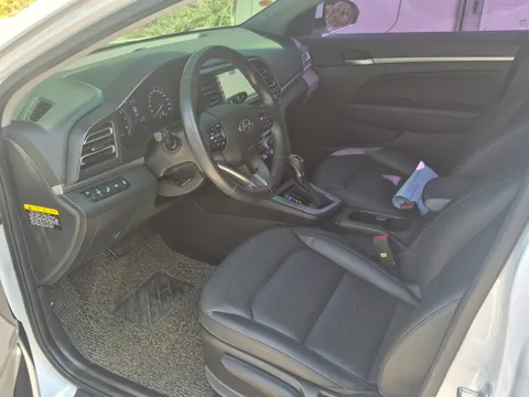 Hyundai Elantra (Avante)