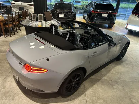 Mazda MX-5 (Roadster)
