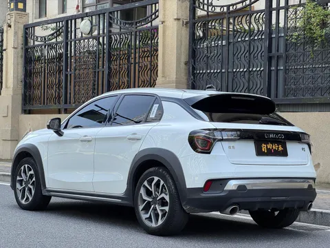 Lynk & Co 02