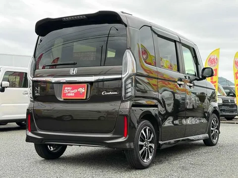 Honda N-BOX Custom