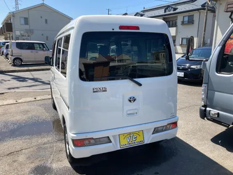 Toyota Pixis Van