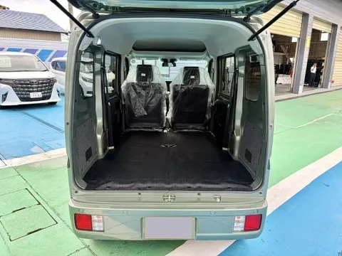 Nissan Clipper Van