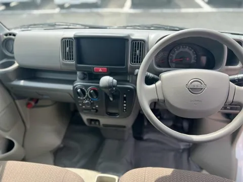 Nissan Clipper Van