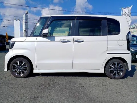 Honda N-BOX Custom