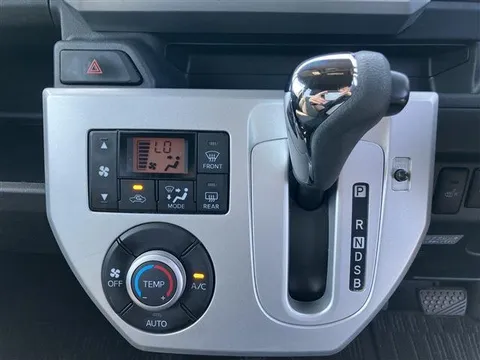 Toyota Pixis Mega
