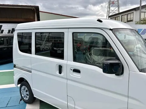 Nissan Clipper Van