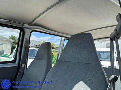 Nissan Clipper Van