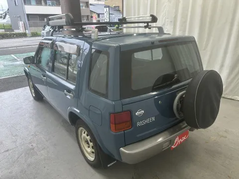 Nissan Rasheen