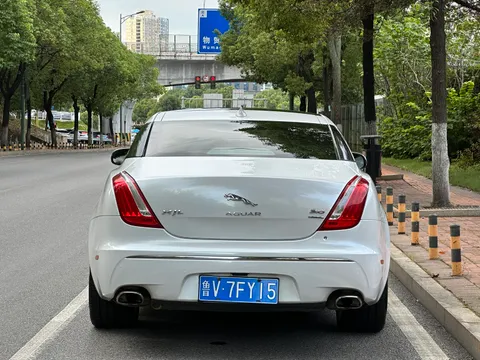 Jaguar XJ