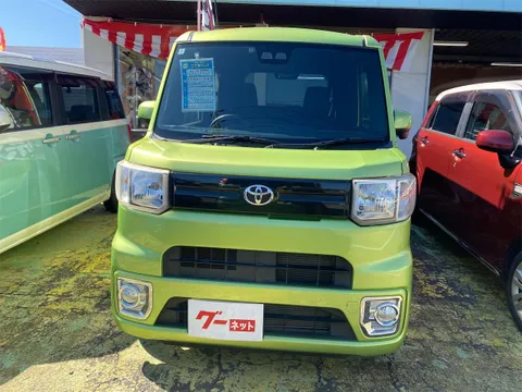 Toyota Pixis Mega