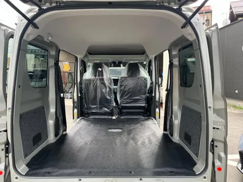 Nissan Clipper Van