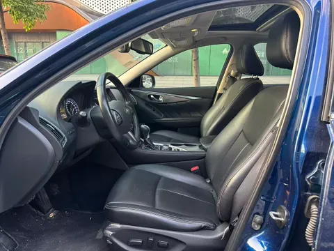 Infiniti Q50L