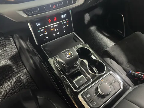 Hongqi HS7