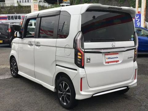 Honda N-BOX Custom