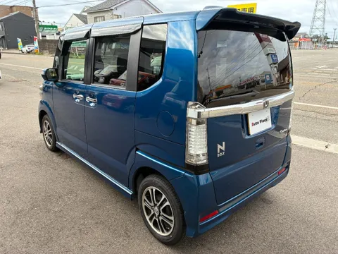 Honda N-BOX Custom