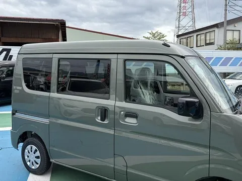 Nissan Clipper Van