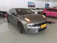 Lynk & Co 03