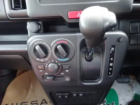 Nissan Clipper Van