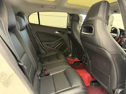 Mercedes-Benz Mercedes-Benz GLA