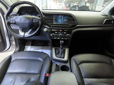 Hyundai Elantra (Avante)