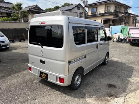 Nissan Clipper Van