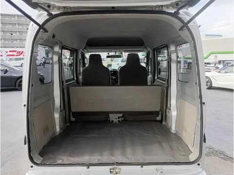 Nissan Clipper Van