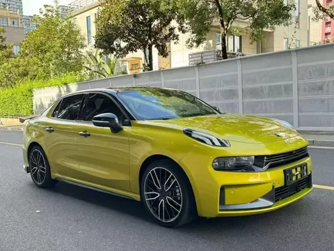 Lynk & Co 03