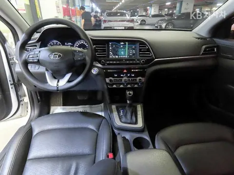 Hyundai Elantra (Avante)