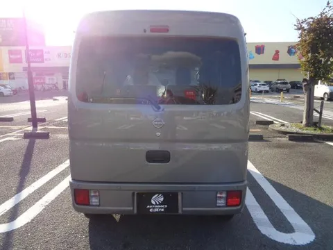 Nissan Clipper Van