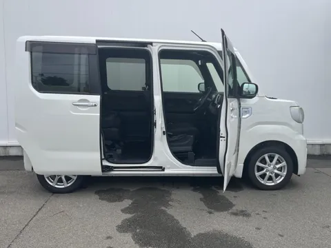 Toyota Pixis Mega