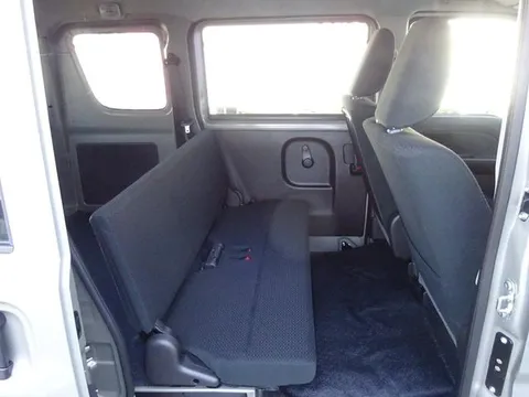 Nissan Clipper Van