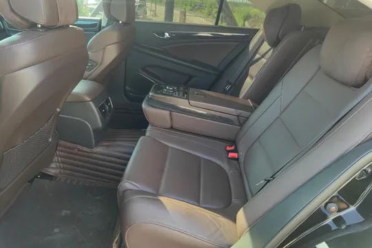 Hongqi H7