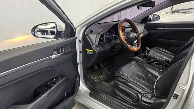 Hyundai Elantra (Avante)