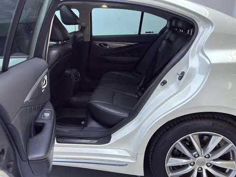 Infiniti Q50L