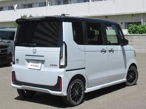 Honda N-BOX Custom
