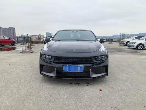 Lynk & Co 03
