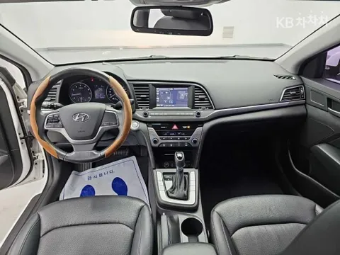 Hyundai Elantra (Avante)