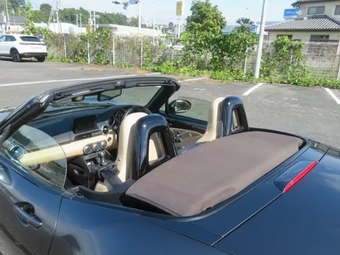 Mazda MX-5 (Roadster)