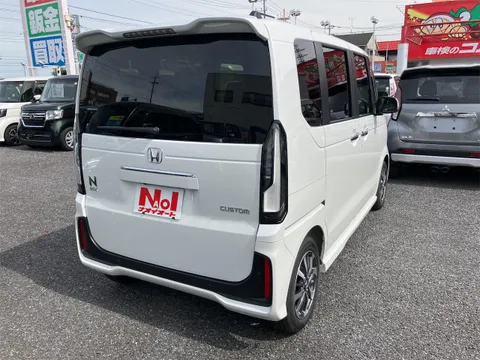 Honda N-BOX Custom