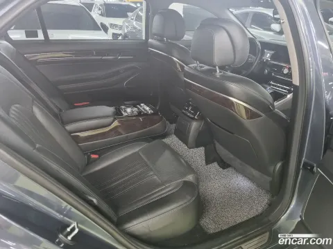 Genesis G90 (EQ900)