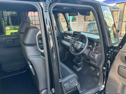 Honda N-BOX Custom