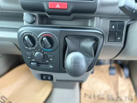 Nissan Clipper Van