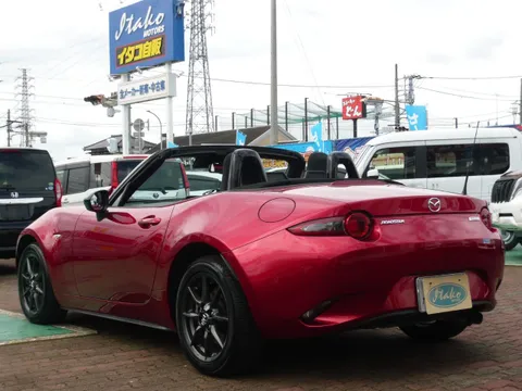 Mazda MX-5 (Roadster)
